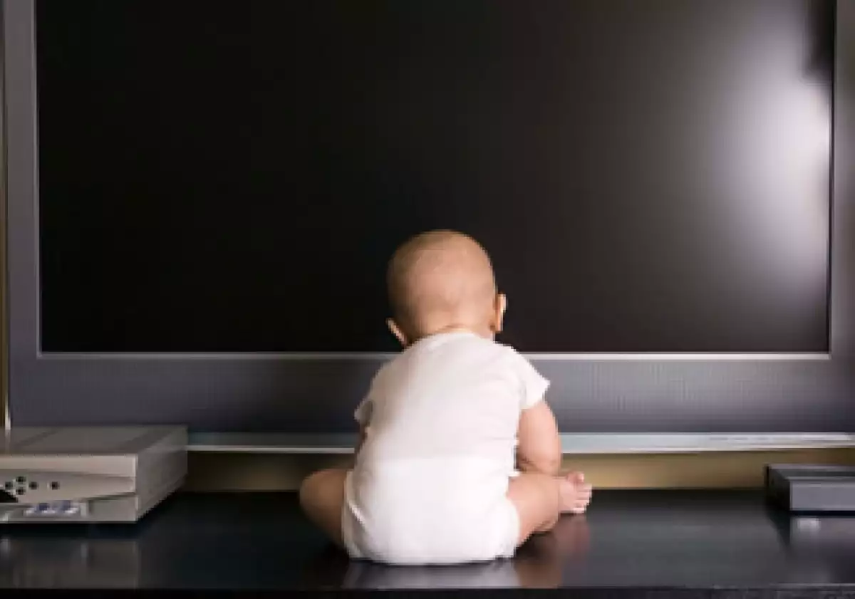 Algunos expertos sugirieron que los videos para bebés pueden impedir su aprendizaje social y cognitivo. (Foto: Jupiter Images)
