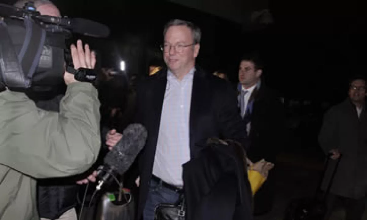 Eric Schmidt está en el país asiático para pedir la liberación de un estadounidense. (Foto: AP)