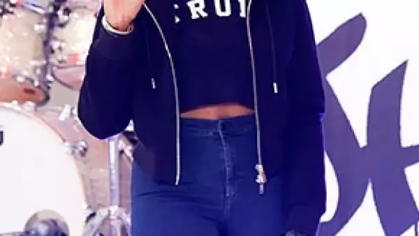 El hermanastro de la actriz ha sido arrestado tras haber apuñalado supuestamente a la nueva pareja de su exesposa.