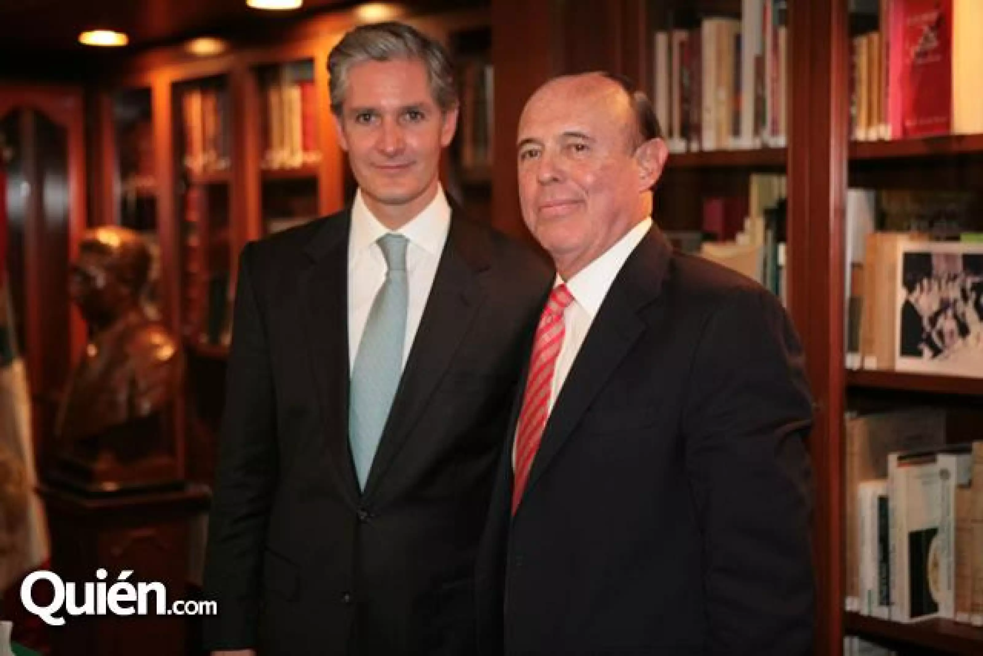 Alfredo del Mazo en la presentación del libro de Hesiquio...