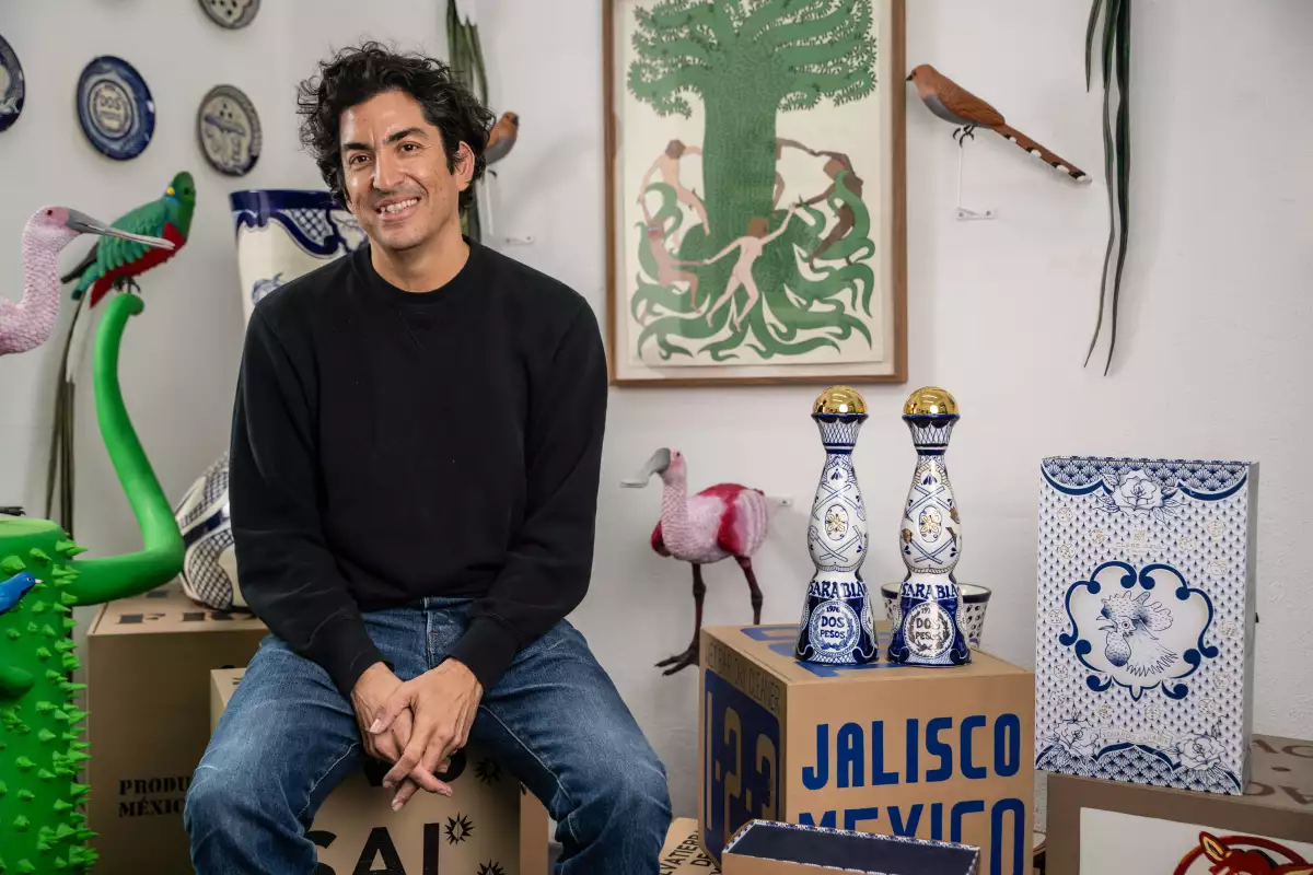 Clase Azul Tequila realizó una colaboración especial con el pintor Eduardo Sarabia.