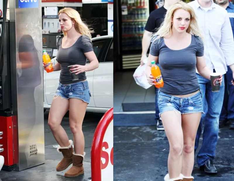 Una vez más, la cantante falló en su vestimenta al salir a pasear por Los Ángeles, con ropa demasiado justa y poco apropiada para la temporada.