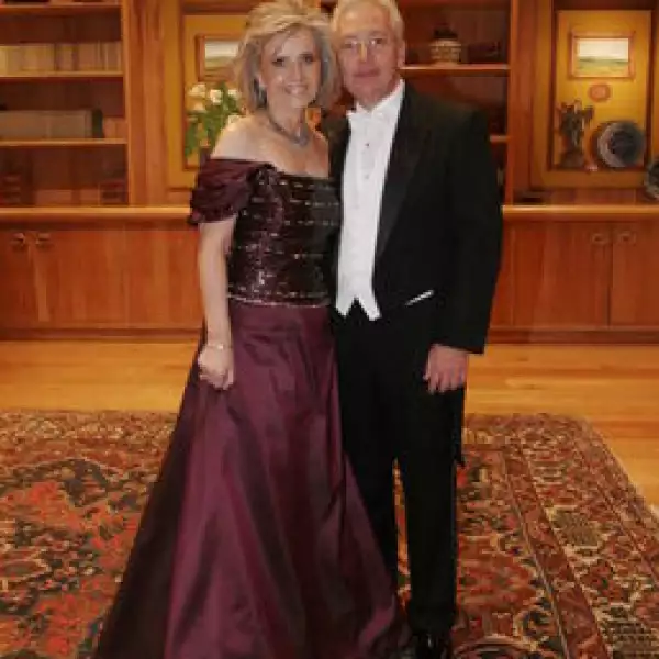 Emilia Méndez, Alejandro Flores