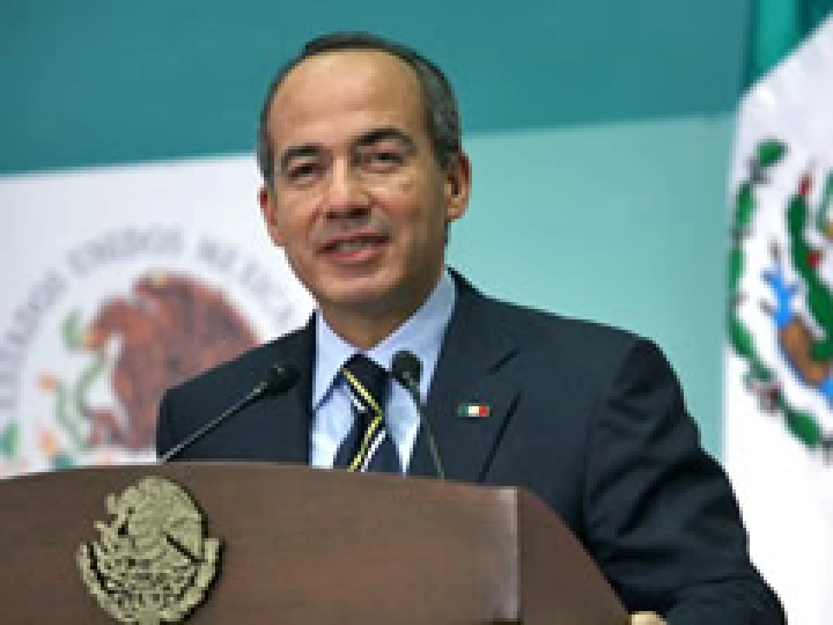 El presidente Felipe Calderón encabezará la delegación mexicana que asistirá al Foro de Davos. (Foto: Archivo)