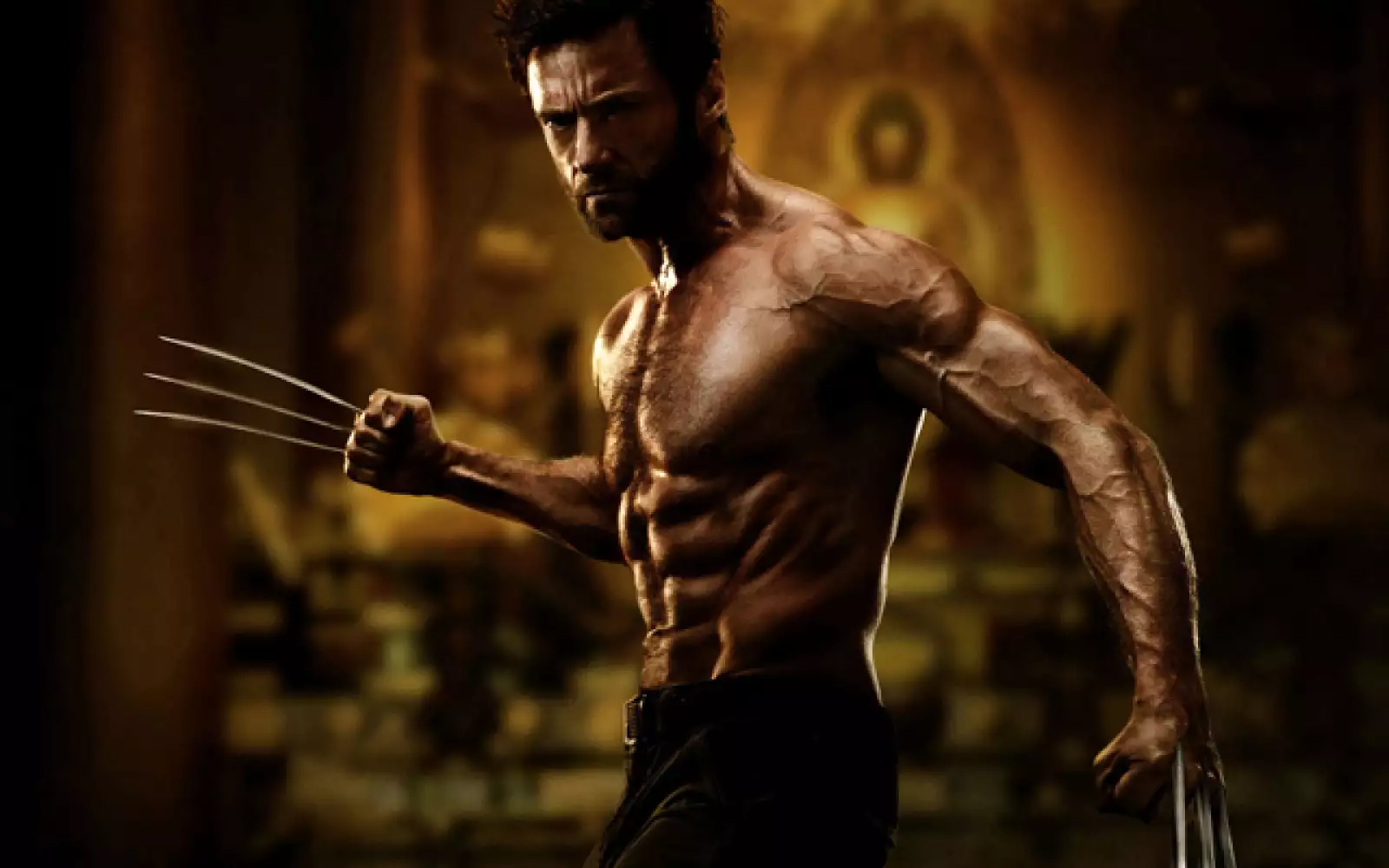 Hugh Jackman como Wolverine es definitivamente el más sexy de los mutantes. No nos molestaría que nos arañara con sus garras y hasta le perdonamos el peinado.