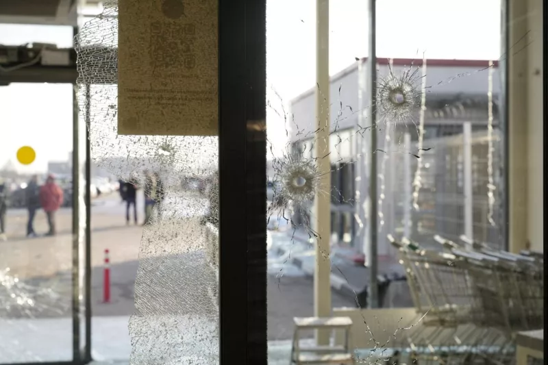 Un escaparate dañado en el reciente ataque con drones de Ucrania, según las autoridades locales, en el curso del conflicto Rusia-Ucrania, en Domodedovo, en la región de Moscú, se ve en esta imagen publicada el 11 de marzo de 2025.