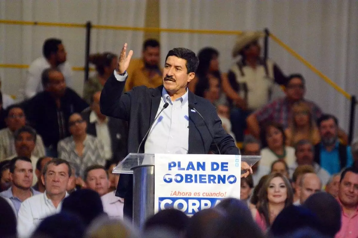 Ante sus simpatizantes, Javier Corral presentó su Plan de Gobierno. La politóloga Denisse Dresser y el dirigente nacional del PAN, Ricardo Anaya, lo acompañaron durante el evento.