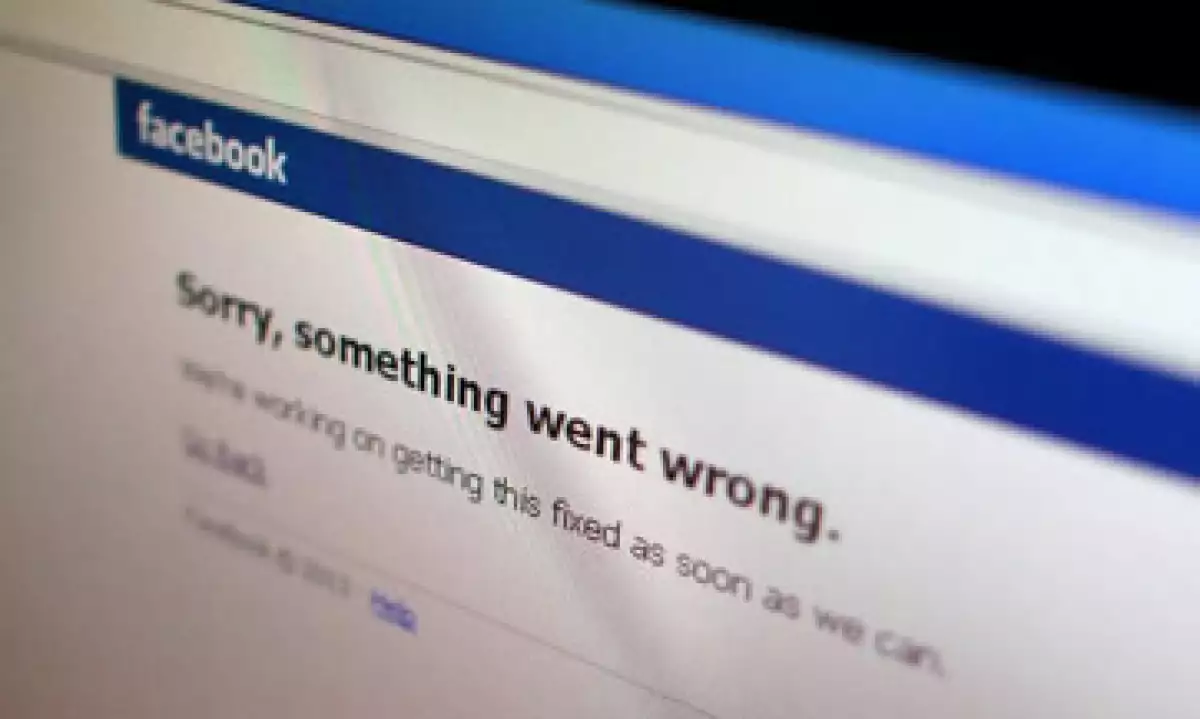 Un policía de EU dijo que recibieron un número indeterminado de llamadas para reportar la caída de Facebook. (Foto: Reuters)