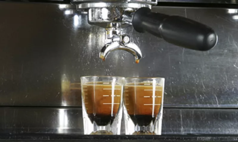 En los inicios del siglo XX se popularizó la costumbre de tomar un café al estilo italiano en los bares.(Foto: iStock by Getty Images)