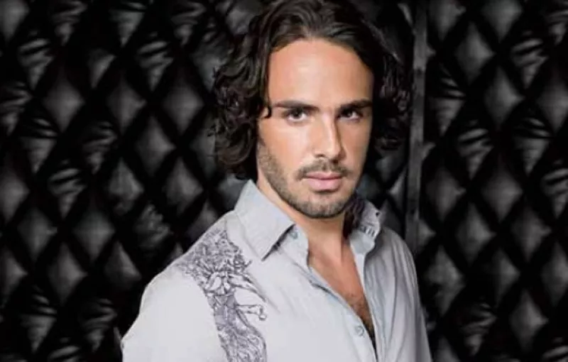 El joven empresario es amante de la música y compartió con nosotros sus canciones favoritas.