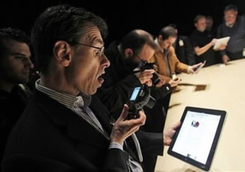 Editoriales buscan transformar sus publicaciones impresas en aplicaciones para el iPad. (Foto: AP)
