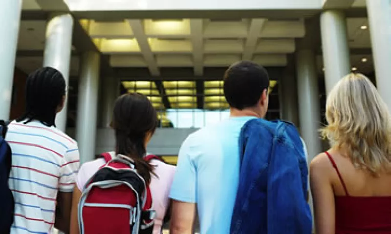 Los estudiantes buscan saber de voz de otros sobre determinada opción académica. (Foto: Thinkstock)