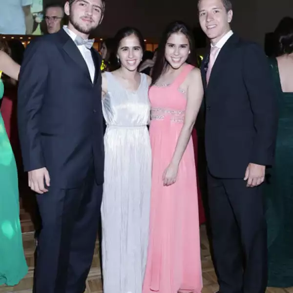 Eduardo Sad,Ana Paula Flores,Andrea Flores,Rafael Casillas