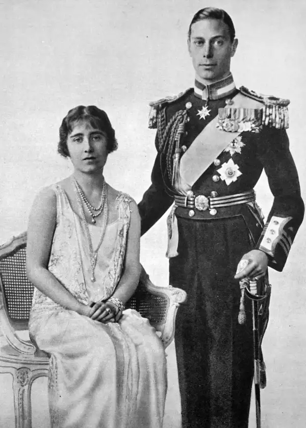 Foto del compromiso del príncipe Alberto y Lady Elizabeth Bowes-Lyon 