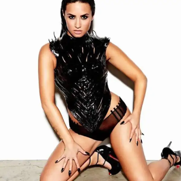 Demi Lovato demuestra que le vale lo que los body shamers digan y posa sexy para todos sus seguidores.