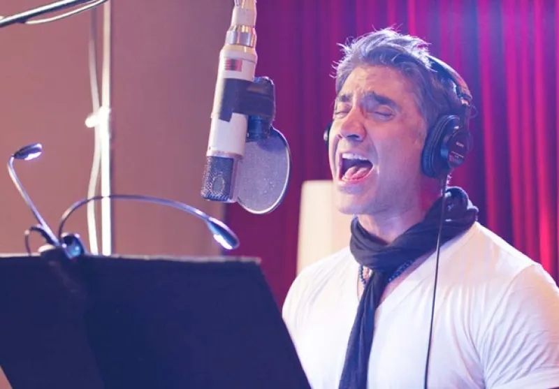"El Potrillo" grabó en la ciudad de Los Ángeles, California, la canción "El mismo sol", que será el himno de los deportistas en la competencia deportiva.