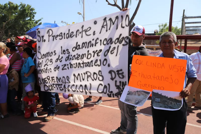 AMLOGuerrero_protesta