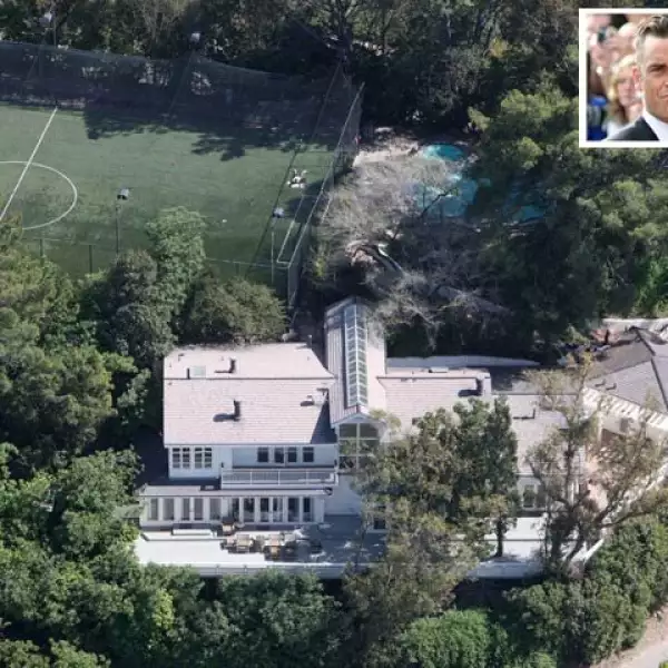 Robbie Williams quiso tener una cancha de futbol en su casa de Los Ángeles.