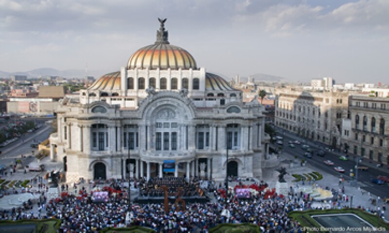 Esta noche, el Palacio brillará con la proyección de luces sobre su fachada principal. (Foto: Cortesía INBA)