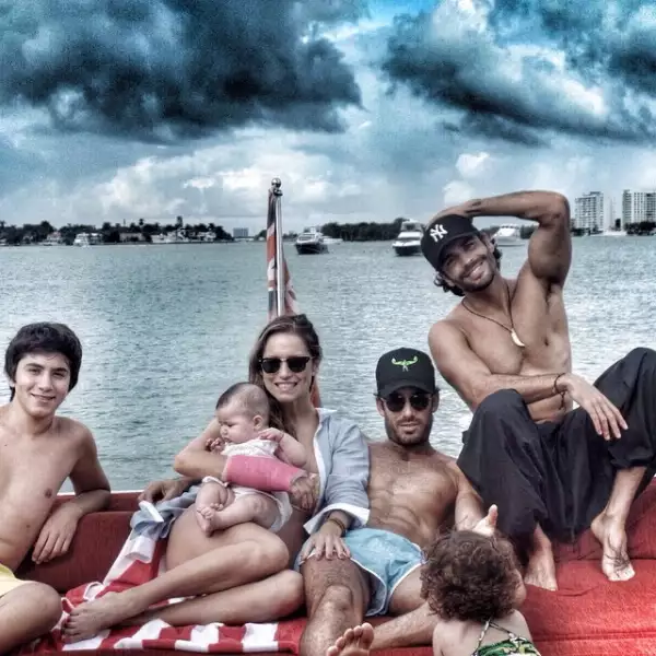 Lola Ponce y Aarón Díaz, además de ser la pareja más hot también es la más amorosa.