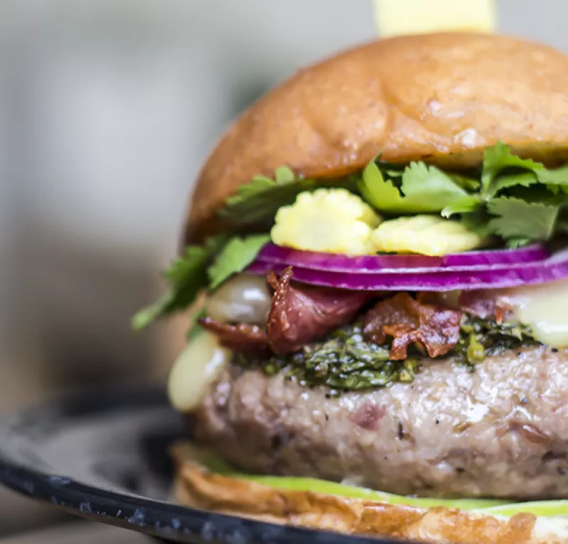 Si te crees un verdadero foodie pero no has probado alguna de estas hamburguesas de nuestra lista... we have a problem! ¡Prepárate para romper la dieta!