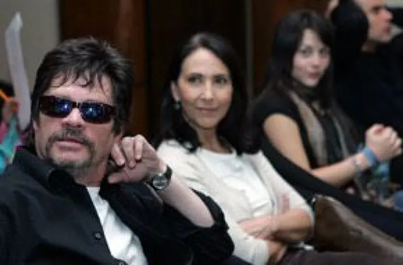 Cinco melodramas de San Ángel pararán labores debido a la contingencia sanitaria que vive el país, mientras que Tv Azteca continuará habitualmente su trabajo en telenovelas.