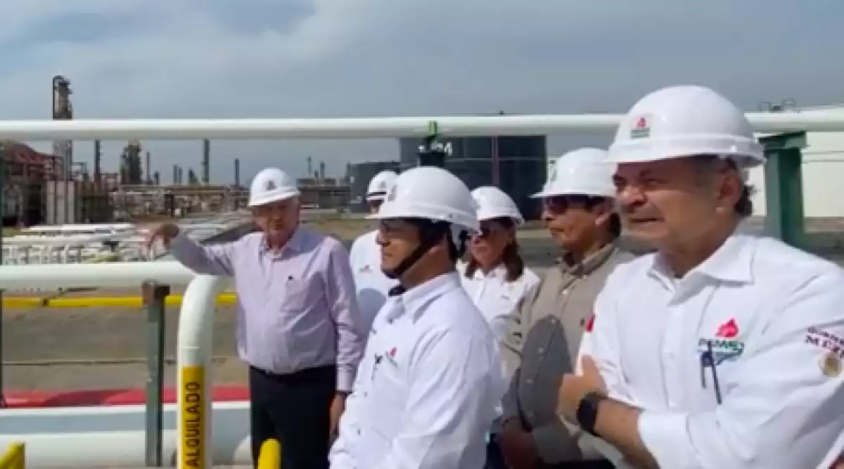 amlo-en-refineria-salina-cruz.jpg