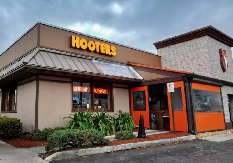 hooters-se-declara-en-bancarrota