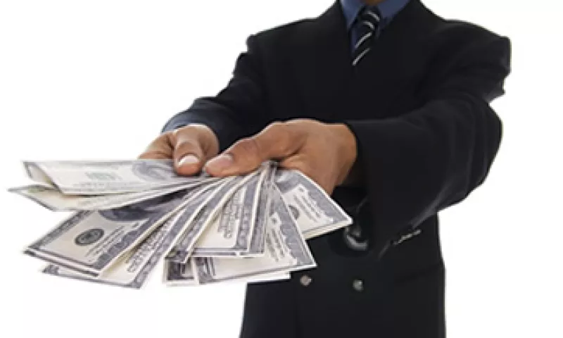 En una empresa, no siempre los factores que generan más costos deben eliminarse, por ejemplo: el salario de los empleados. (Foto: Photos to Go)