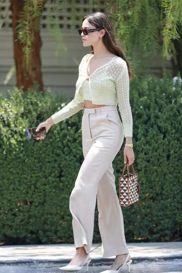 Eiza González luce elegante para pasear por L.A luego de confirmar su romance con Jason Momoa