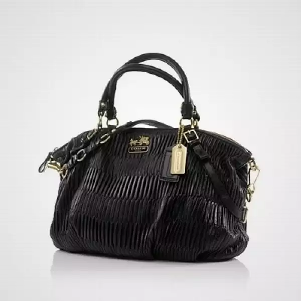 Las boutiques de la firma en el país ya tienen disponible esta colección.