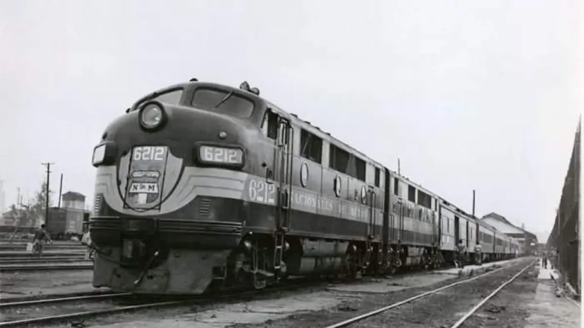 asi-era-el-tren-aguila-azteca.jpeg