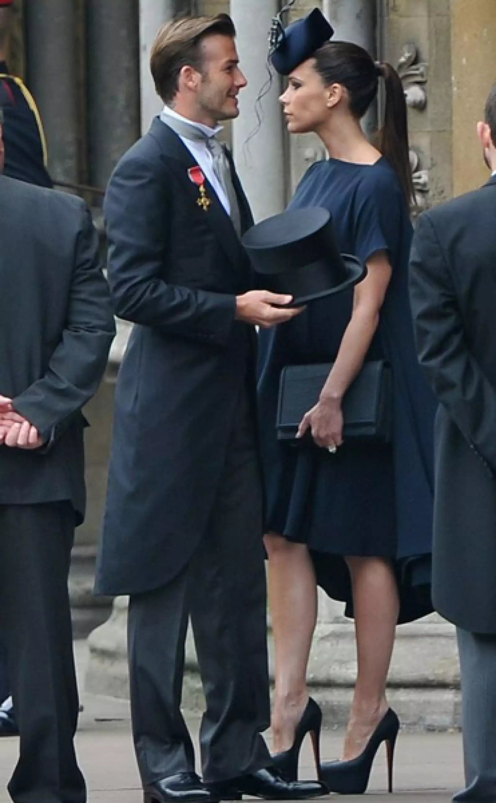 ¿Qué decir de Victoria Beckham? A quien nunca hemos visto sin tacones y es común verla con sus Louboutins.