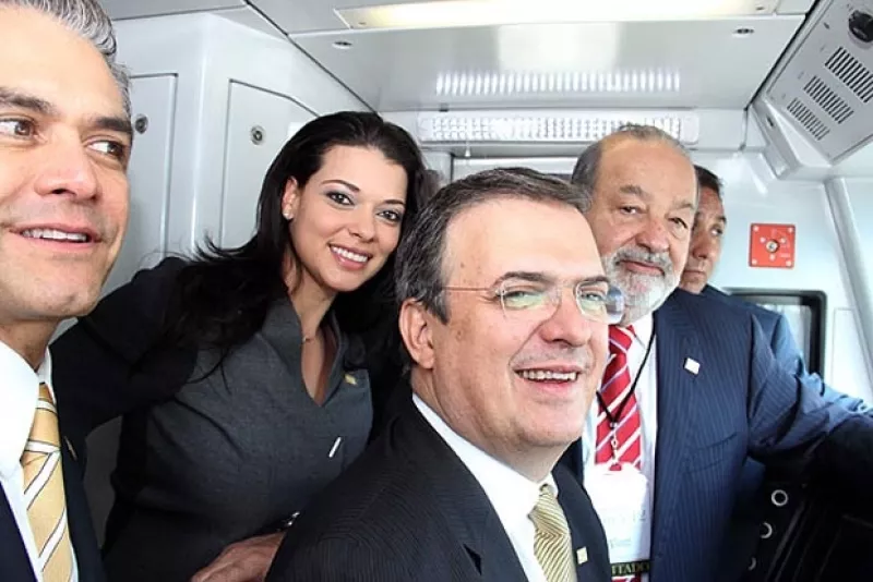 El actual Jefe de Gobierno del Distrito Federal viajó junto al presidente de la República y el empresario Carlos Slim en la nueva línea del Metro.