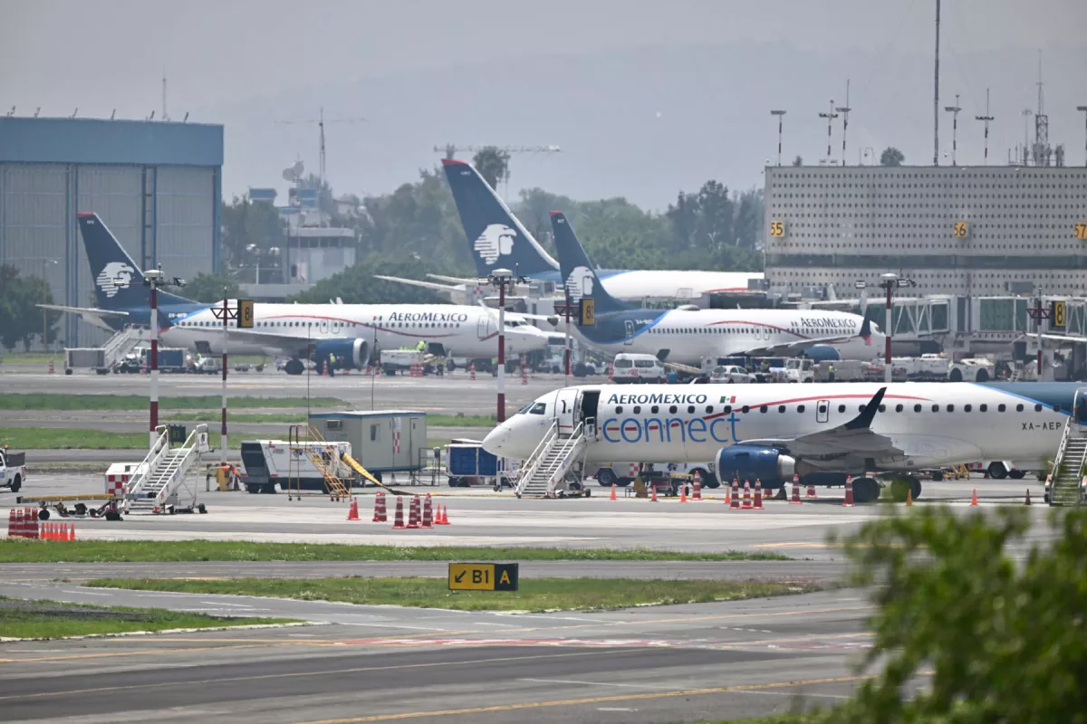 Avión de Aeroméxico sufre falla en pleno vuelo a Mexicali y aterriza de emergencia en el AICM 