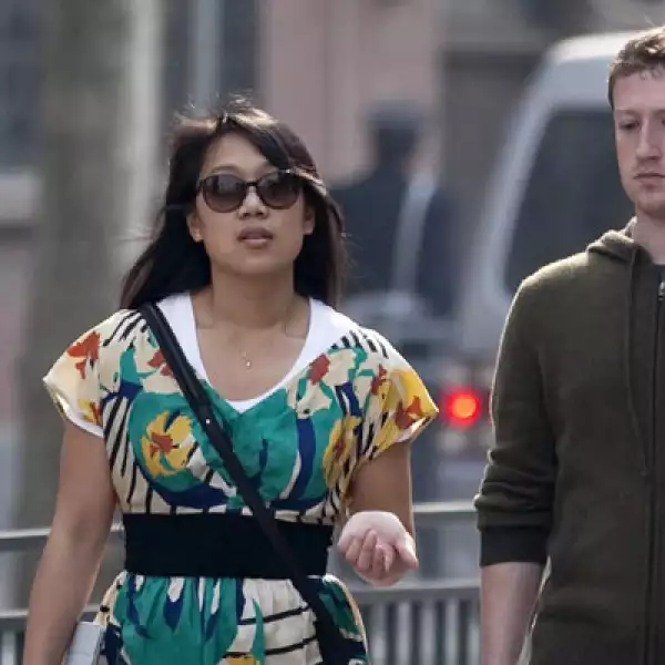 Este 19 de mayo, el fundador y presidente de Facebook, Mark Zuckerberg, elevó su estatus a “casado”.