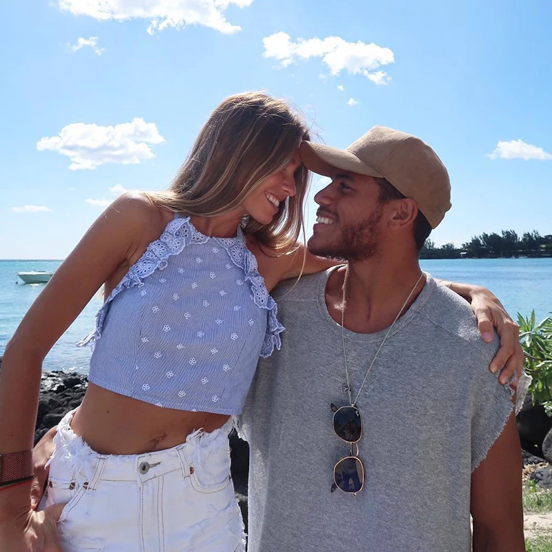 Jonathan Dos Santos A Dos Meses De Relacion Se Compromete Con Su Guapa Novia