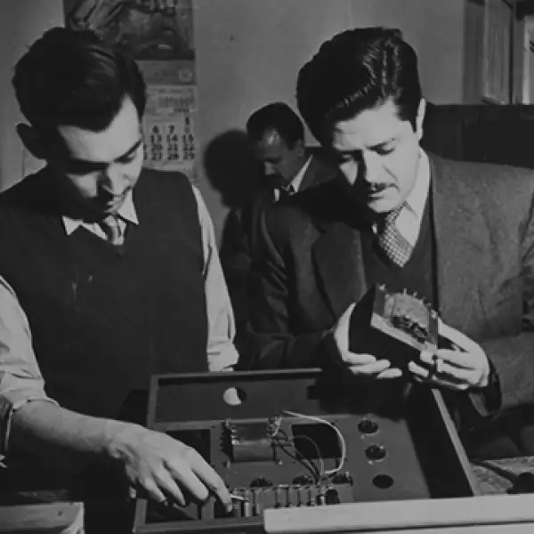 Guillermo Gonz�lez Camarena