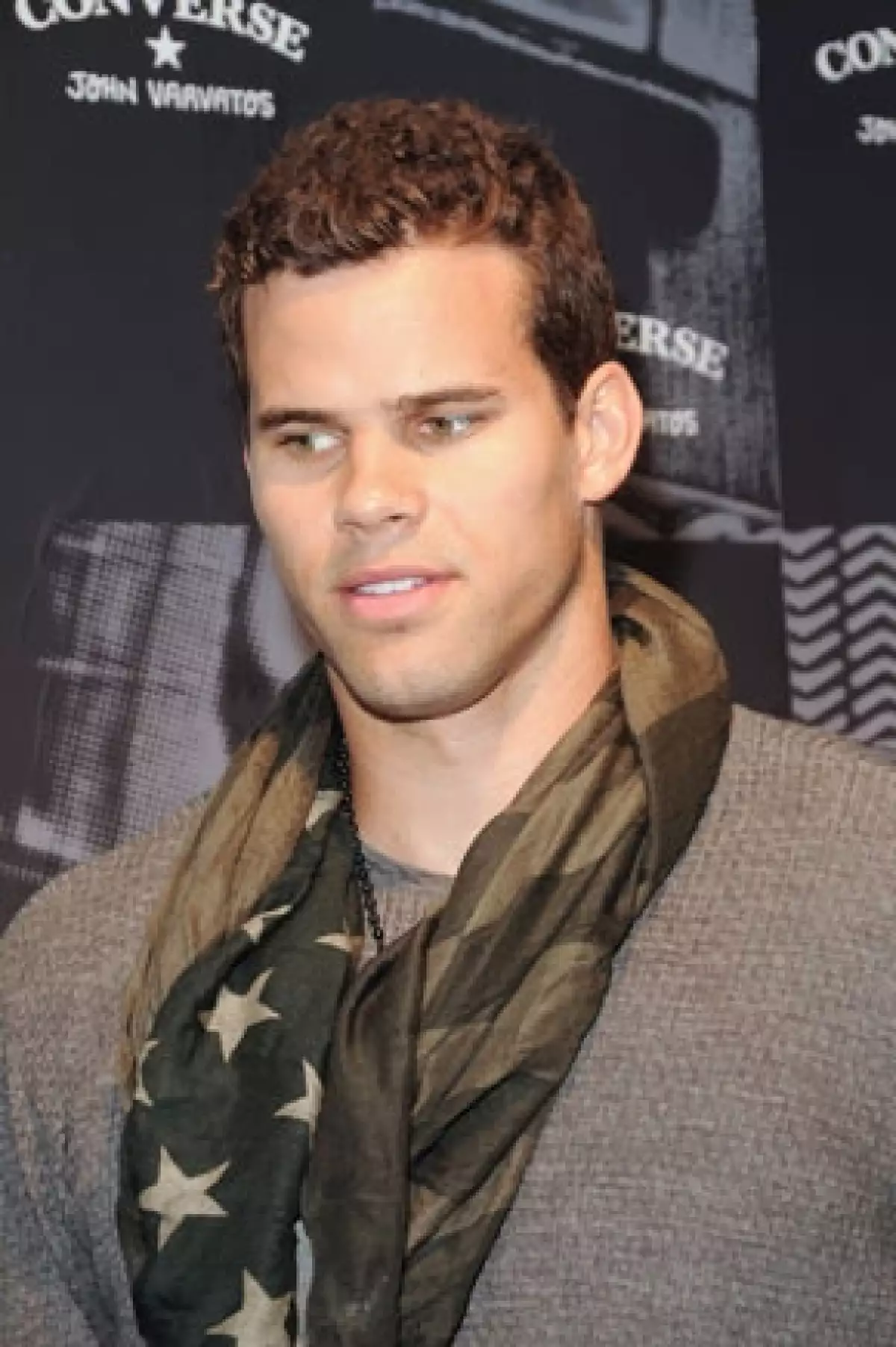 Las cosas no lucen nada bien con el basquetbolista, ahora es su defensa el que lo abandona. Al parecer Marshall Waller, tuvo diferencias con sus clientes.