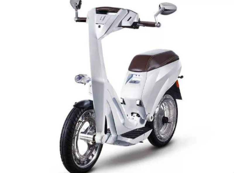 Ujet scooter el�ctrico ruso