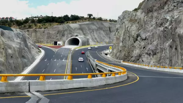 ¿Viajas en autopistas? Guía para reportar baches en carreteras federales