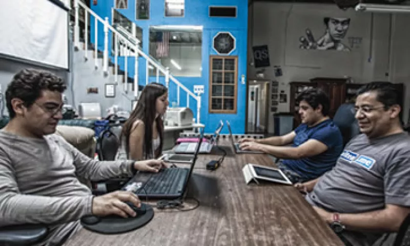En el Hacker Dojo se paga una membresía para acceder a espacios de trabajo y conocer a otros desarrolladores. (Foto: César Sandoval Manjarrez)