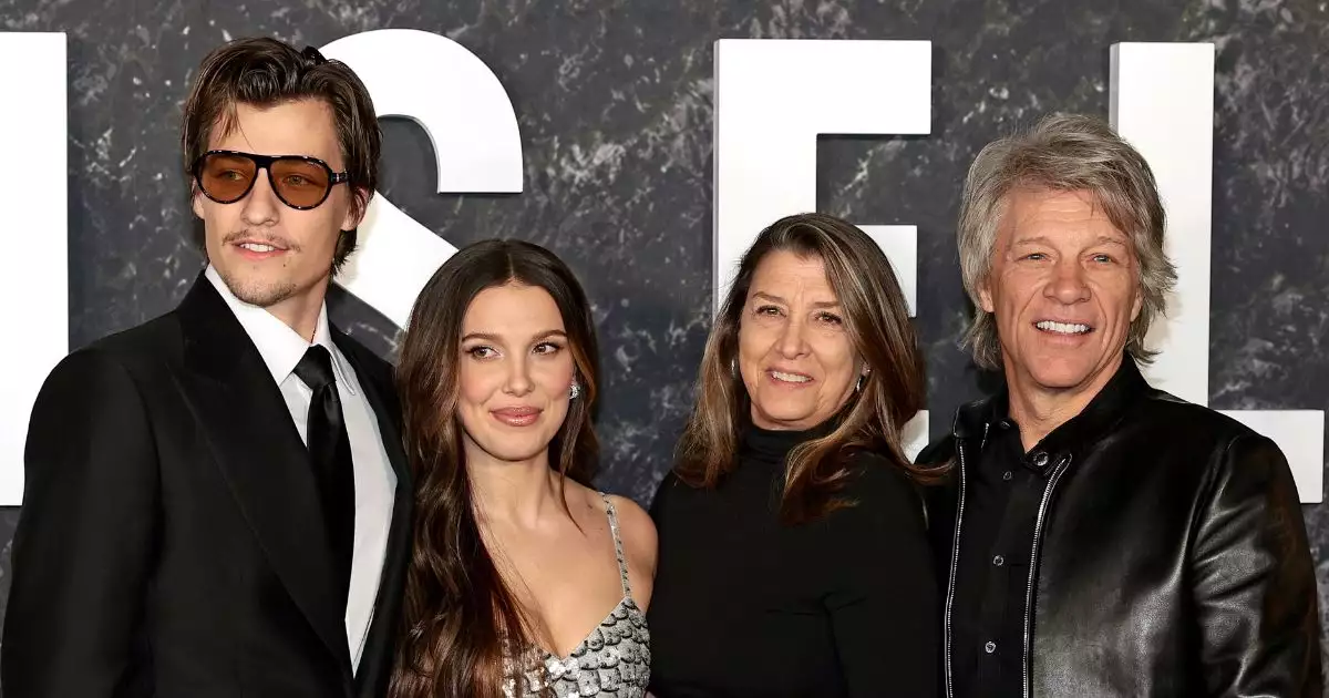 Jake Bongiovi, Millie Bobby Brown, Dorothea Hurley y Jon Bon Jovi. 