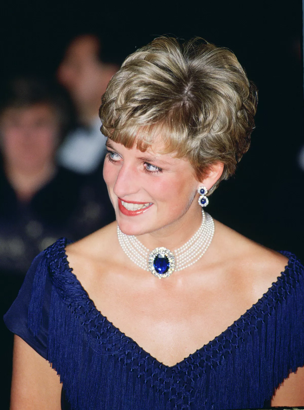 La princesa Diana usando los aretes de zafiro doble en una visita a Canadá en 1991. 