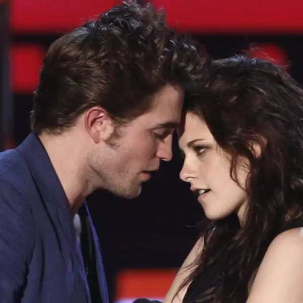 Aquí con Robert Pattinson en los MTV Movie Awards de 2009.