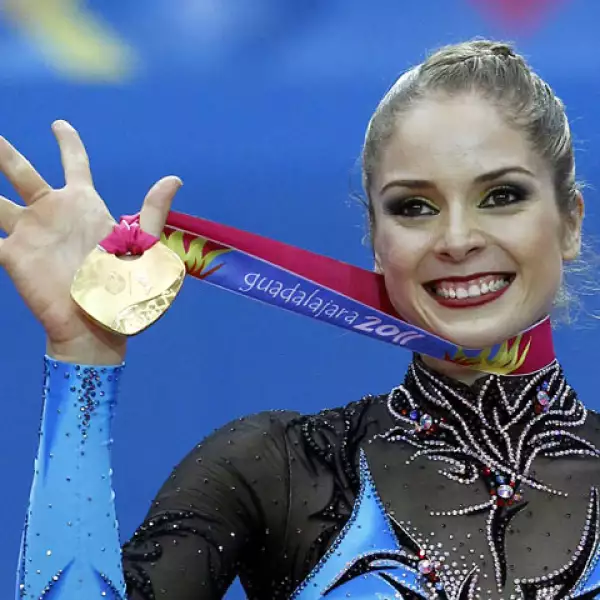 CYNTHIA VALDEZ. Se llevó dos medallas de oro en las pruebas de gimnasia rítmica y espera que con esto reciba una invitación para los Juegos Olímpicos de Londres 2012, a los cuales no clasificó.