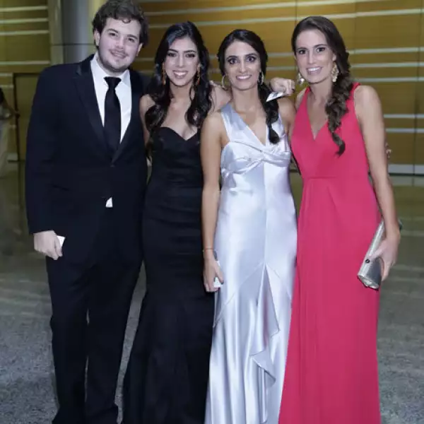 Santiago Cortina,María Martínez,Christiane Sertvitge y Maite Apaolasa
