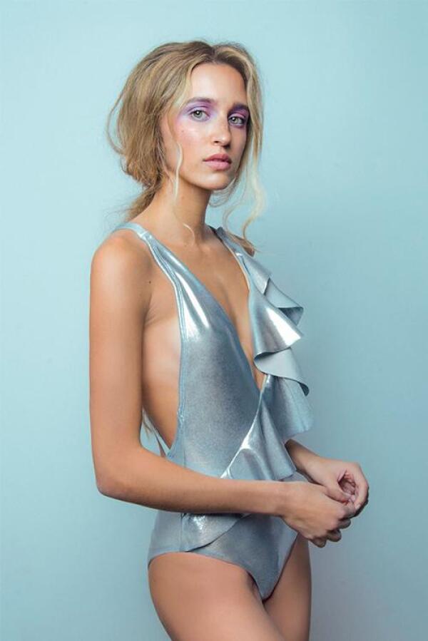 Isabella_Ruffle_Silver