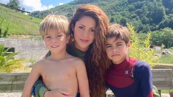 Shakira y sus hijos Sasha y Milan