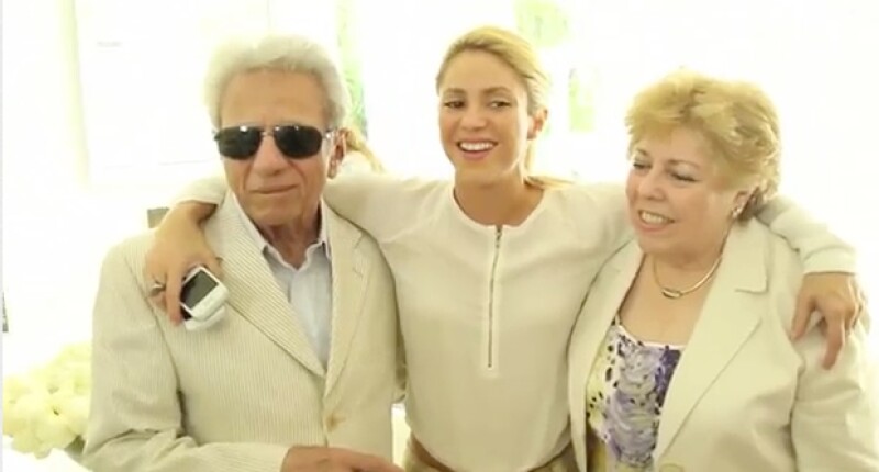 La cantante colombiana festejó el cumpleaños 81 de su progenitor con estas imágenes en donde también aparece su mamá, Nidia del Carmen Ripoll.